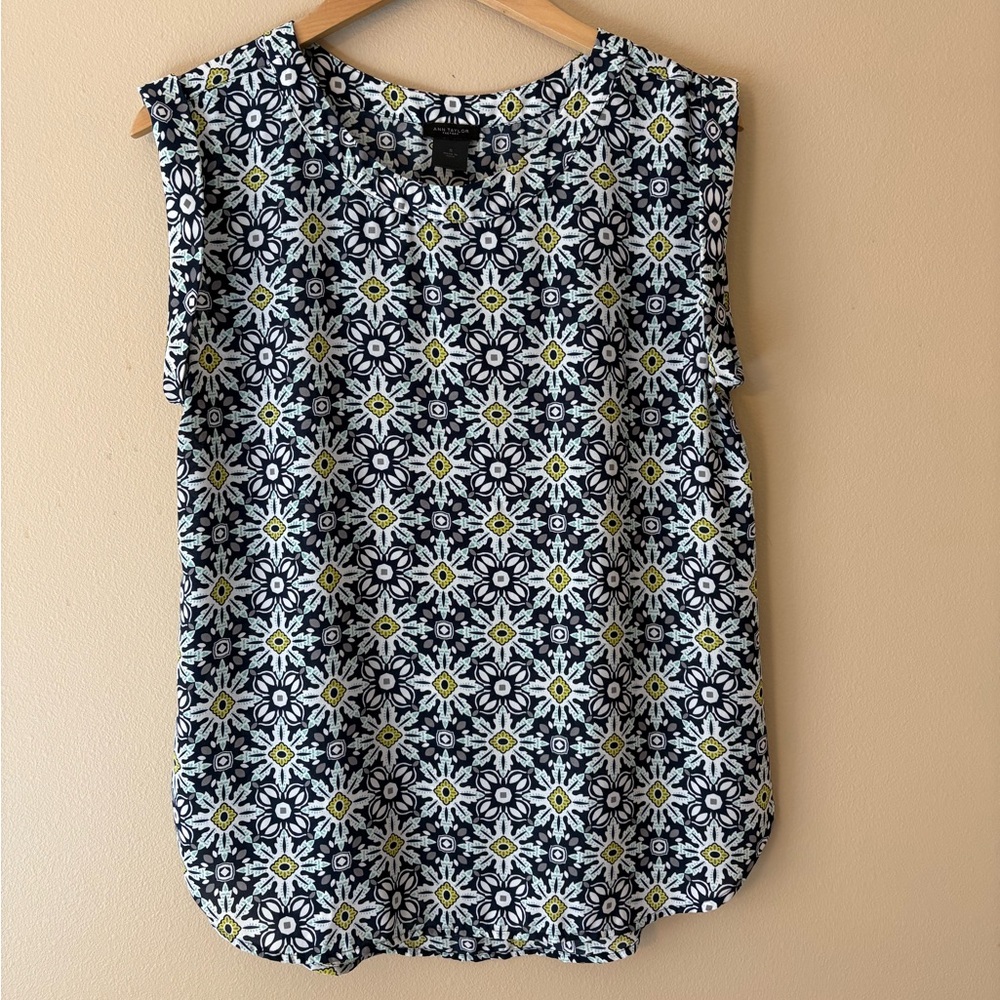 Ann Taylor Sleeveless Blouse Size Small in Excellent Condition